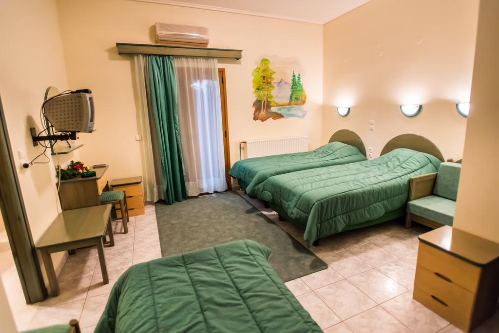 Hotel Artemis Karpenísion Pokój zdjęcie